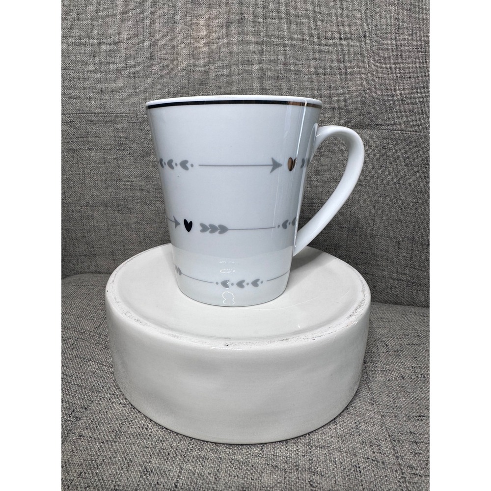 Williams Sonoma White Mug with Gray‎ Arrows and Hearts Design Coffee Tea Cup